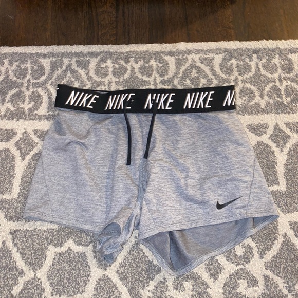 Nike grey shorts - Picture 1 of 2